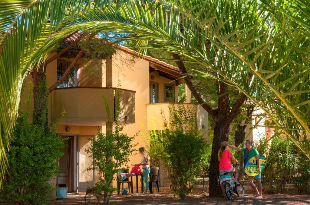 Marina Hotel Club Cogolin Exterior photo